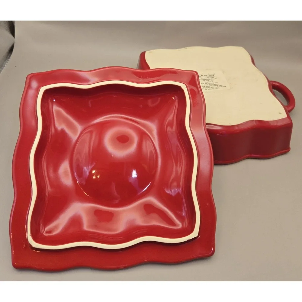 Red Bakeware One Quart ‎ Casserol Dish  Backing Pan With Lid Embossed Lid Detail